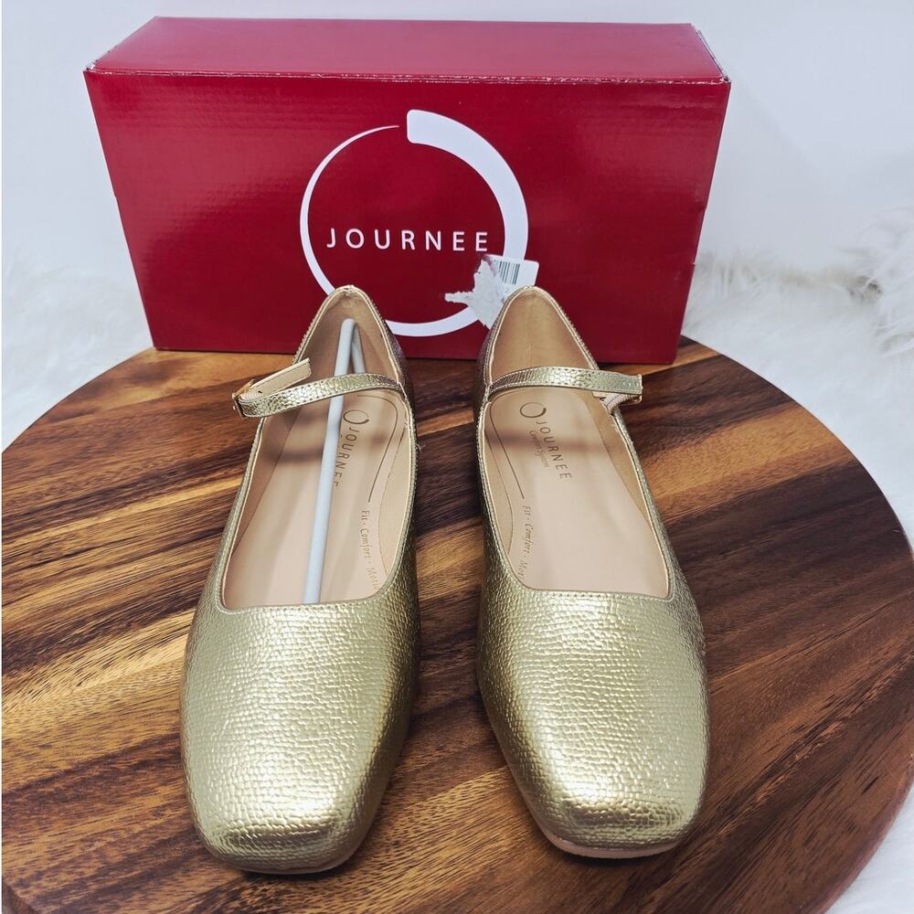 Journee Carrie Champagne Mary Jane Women's Flats 9 Wide NIB